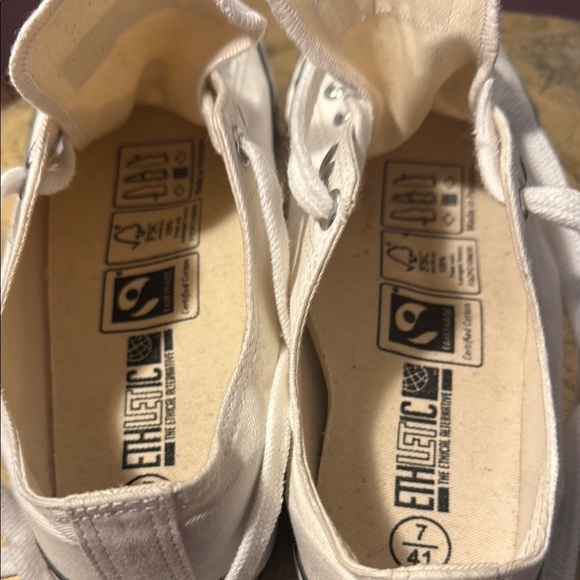 Ethletic Sneakers Cream - Fairtrade shoes. Never worn. With tag. Size 10. - Picture 7 of 11